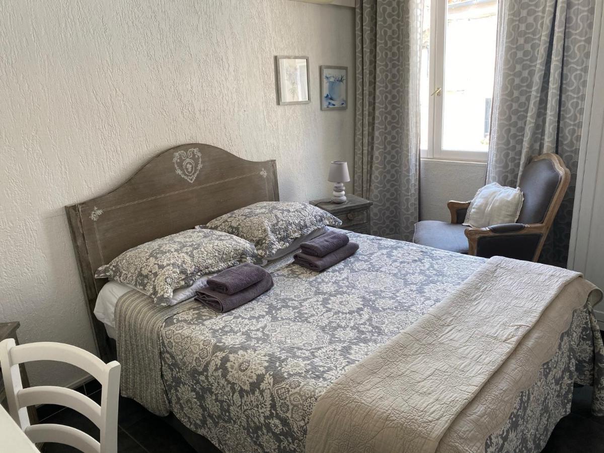 Hotel Restaurant Le Provencal ル・グロー・デュ・ロワ エクステリア 写真
