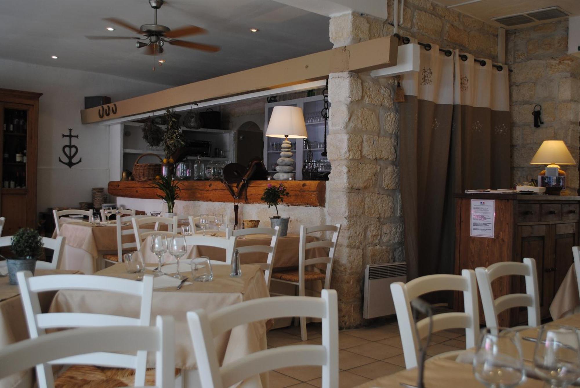 Hotel Restaurant Le Provencal ル・グロー・デュ・ロワ エクステリア 写真