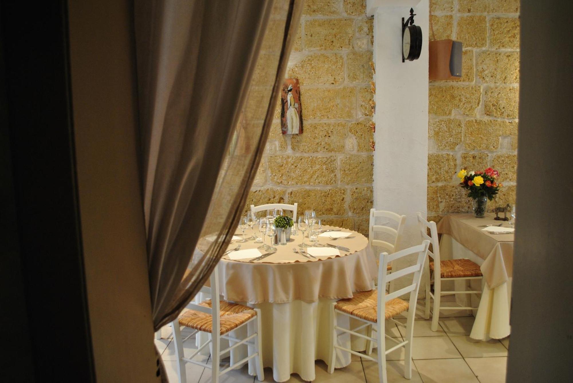 Hotel Restaurant Le Provencal ル・グロー・デュ・ロワ エクステリア 写真