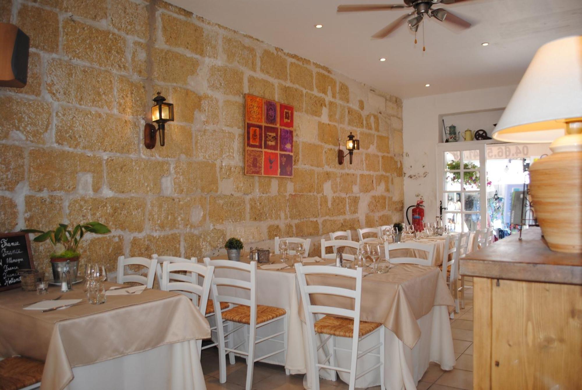 Hotel Restaurant Le Provencal ル・グロー・デュ・ロワ エクステリア 写真