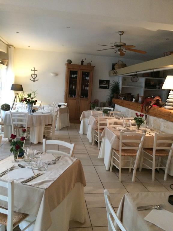 Hotel Restaurant Le Provencal ル・グロー・デュ・ロワ エクステリア 写真