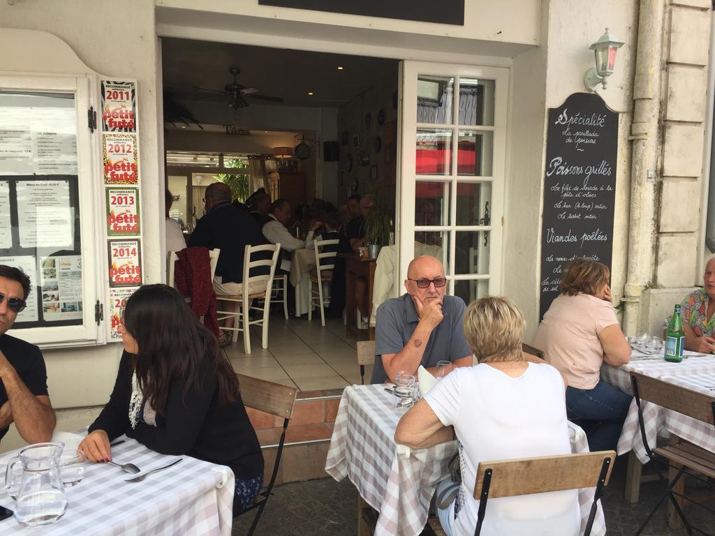 Hotel Restaurant Le Provencal ル・グロー・デュ・ロワ エクステリア 写真