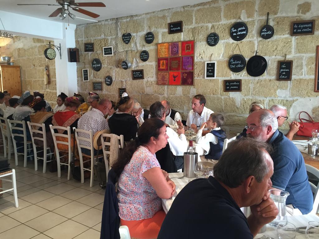 Hotel Restaurant Le Provencal ル・グロー・デュ・ロワ エクステリア 写真