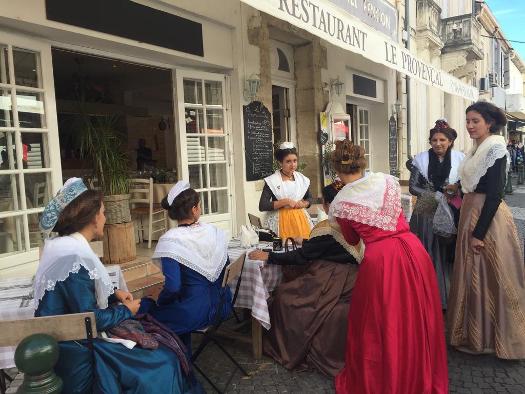 Hotel Restaurant Le Provencal ル・グロー・デュ・ロワ エクステリア 写真