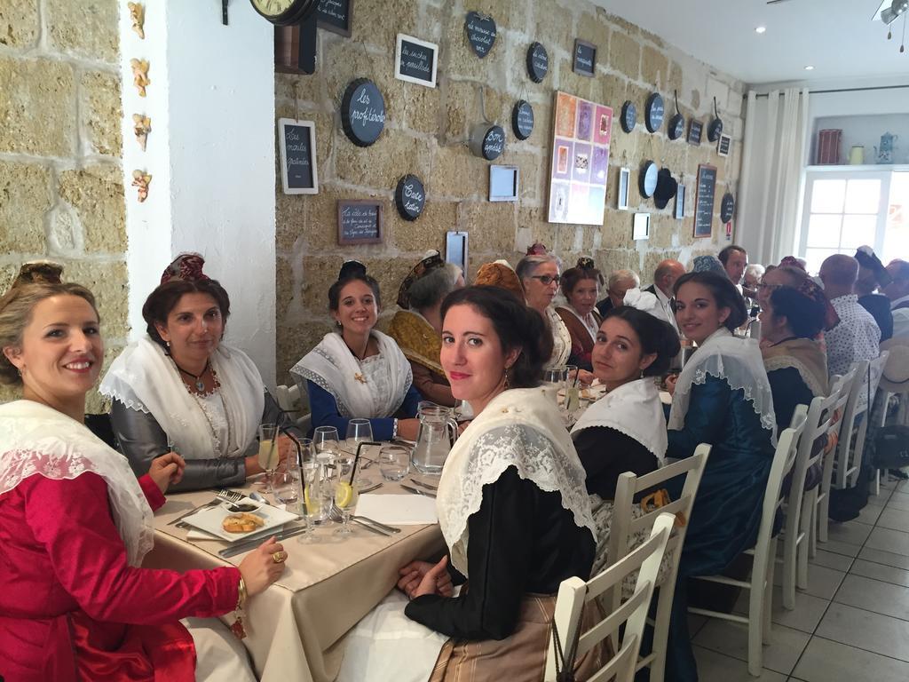 Hotel Restaurant Le Provencal ル・グロー・デュ・ロワ エクステリア 写真